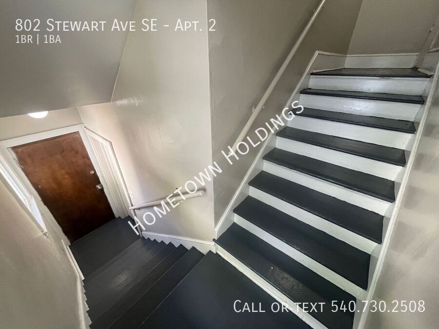 802 Stewart Ave Se #2 - Photo 2 of 8