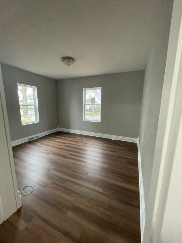 615 Plum St - Photo 3 of 10