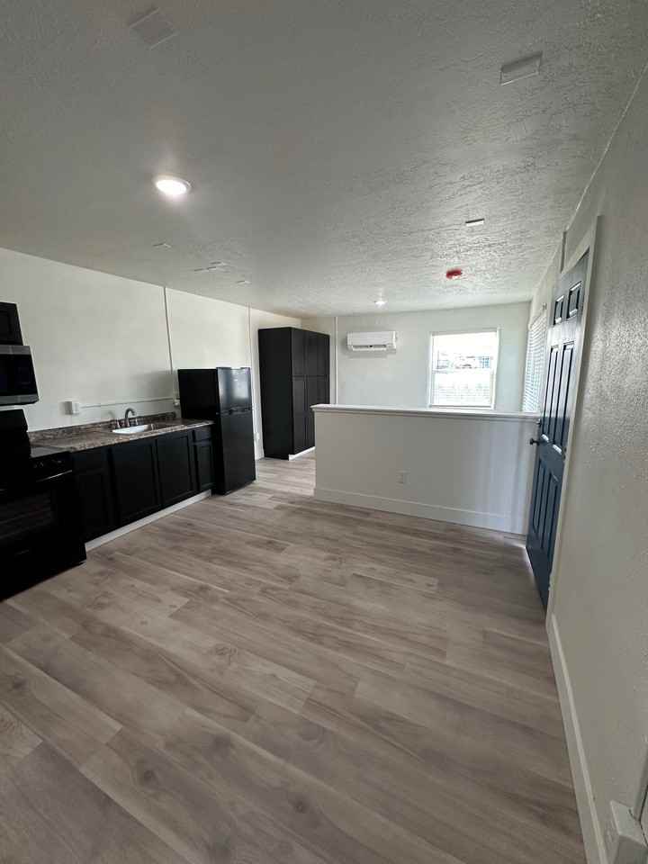 Snake River Canyon Apartments - Photo 2 of 11