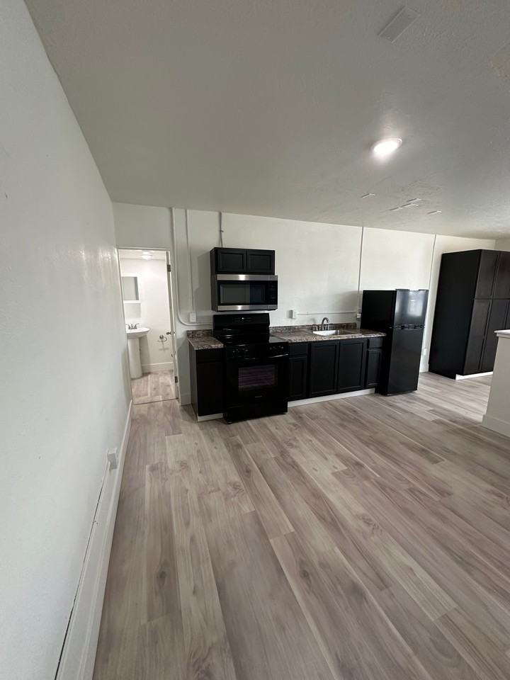 Snake River Canyon Apartments - Photo 3 of 11