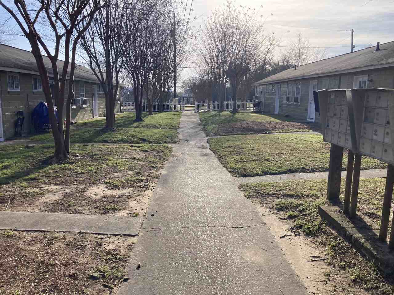 455 Pursley Street - Photo 7 of 44