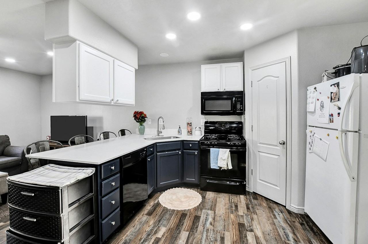 2112 Dakota Avenue, Unit 1B - Photo 2 of 17