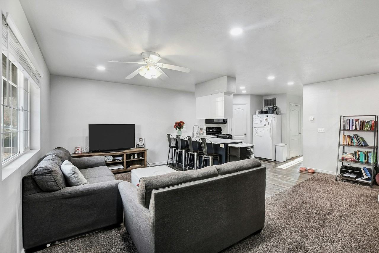 2112 Dakota Avenue, Unit 1B - Photo 3 of 17