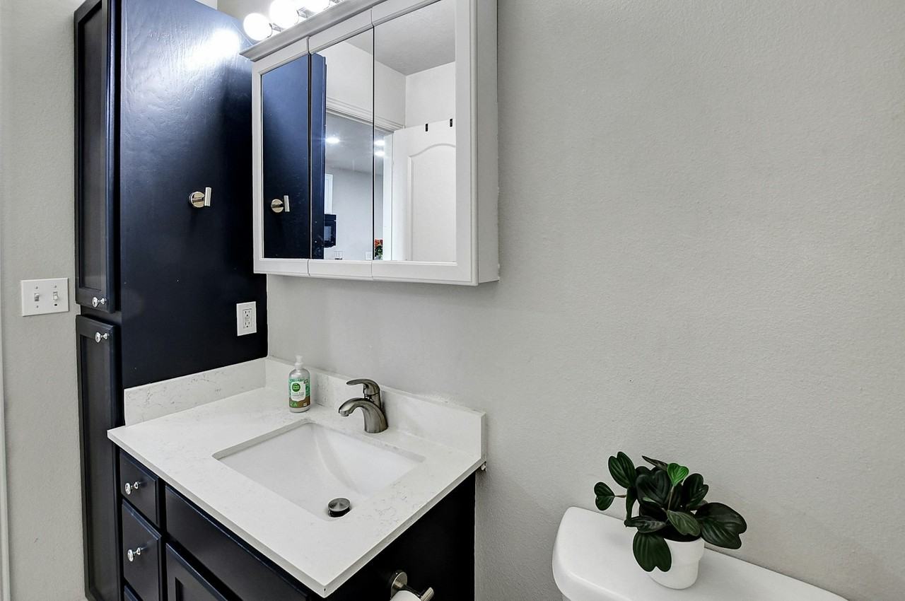 2112 Dakota Avenue, Unit 1B - Photo 5 of 17