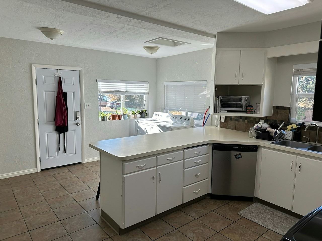 570 Eastnorth #1AWEST - Photo 3 of 9