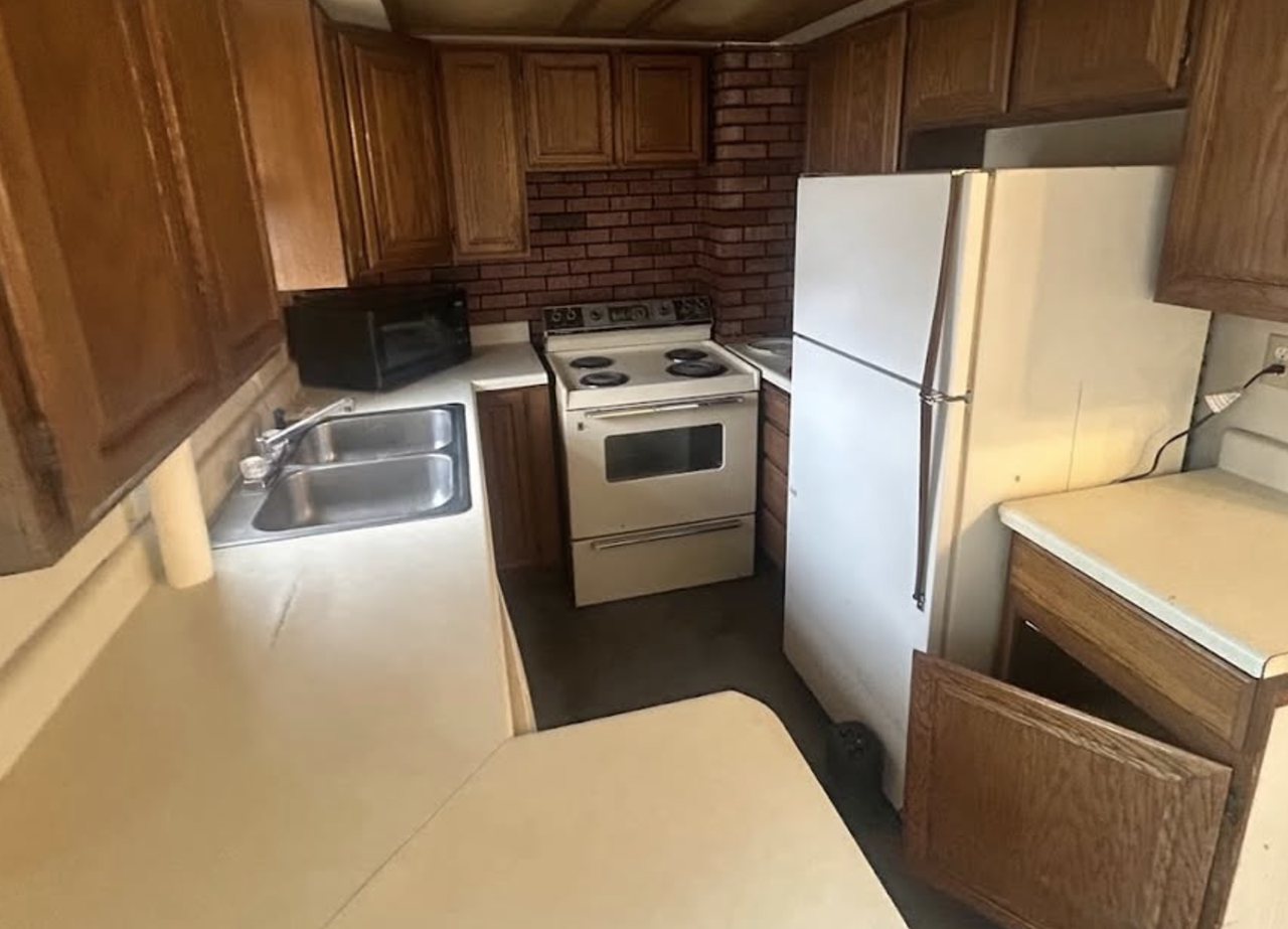 364 E Walker St - Photo 2 of 3