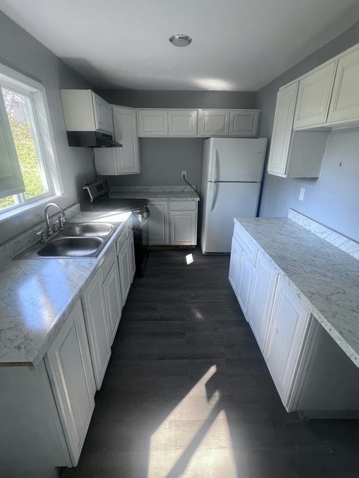 1302 Shore Acres Dr - Photo 2 of 6