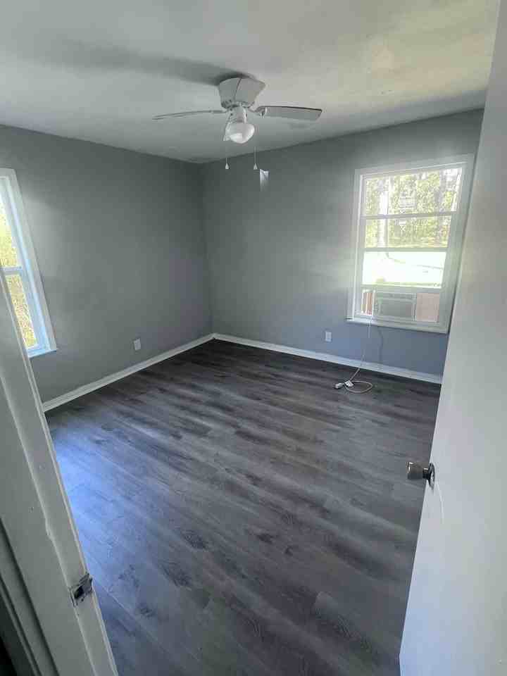 1302 Shore Acres Drive - Photo 5 of 6