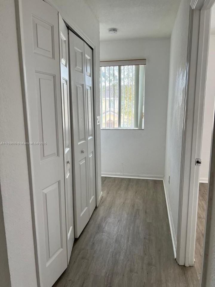 2712 Se 15th Pl #148 - Photo 7 of 13