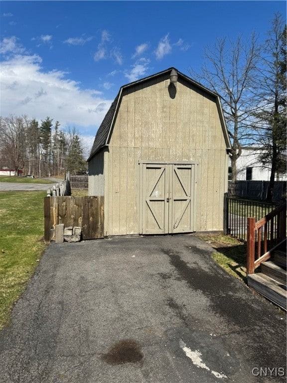 35 E Oneida St - Photo 5 of 29