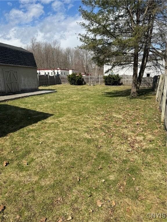 35 E Oneida St - Photo 7 of 29