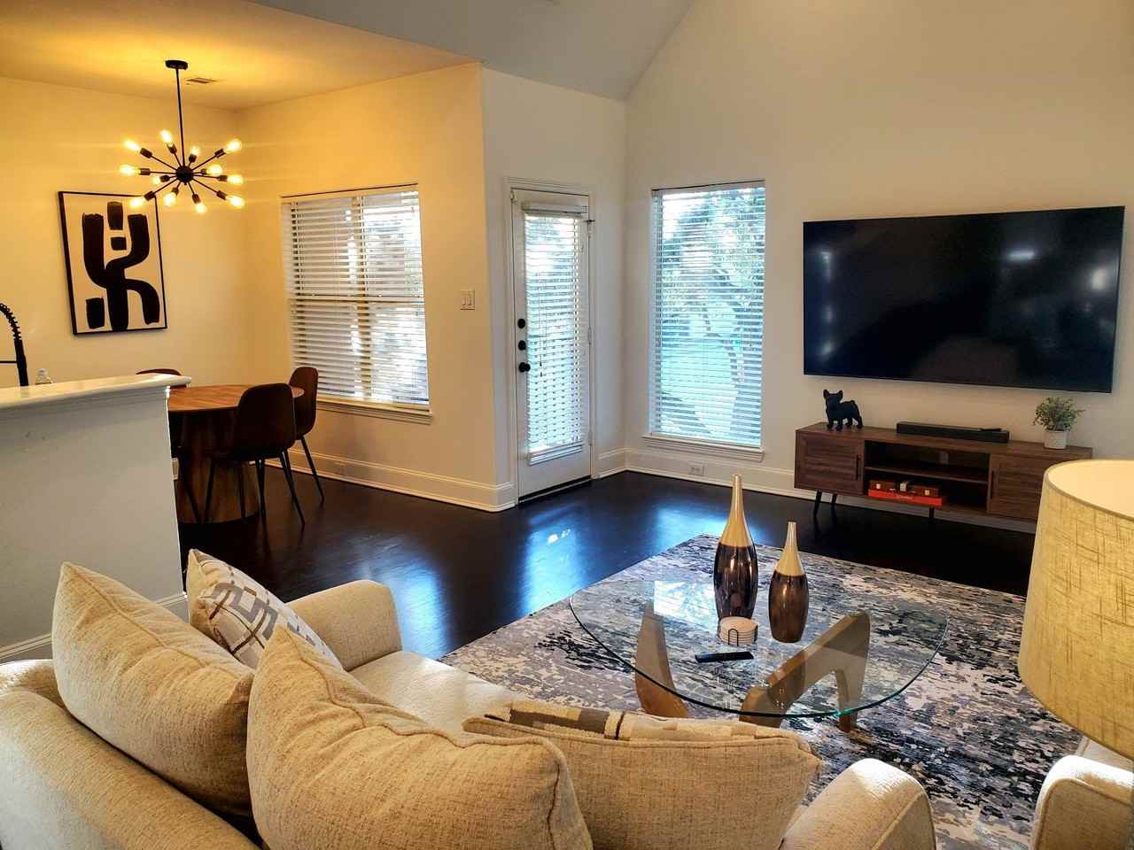 5250 Washington Ave - Photo 3 of 19