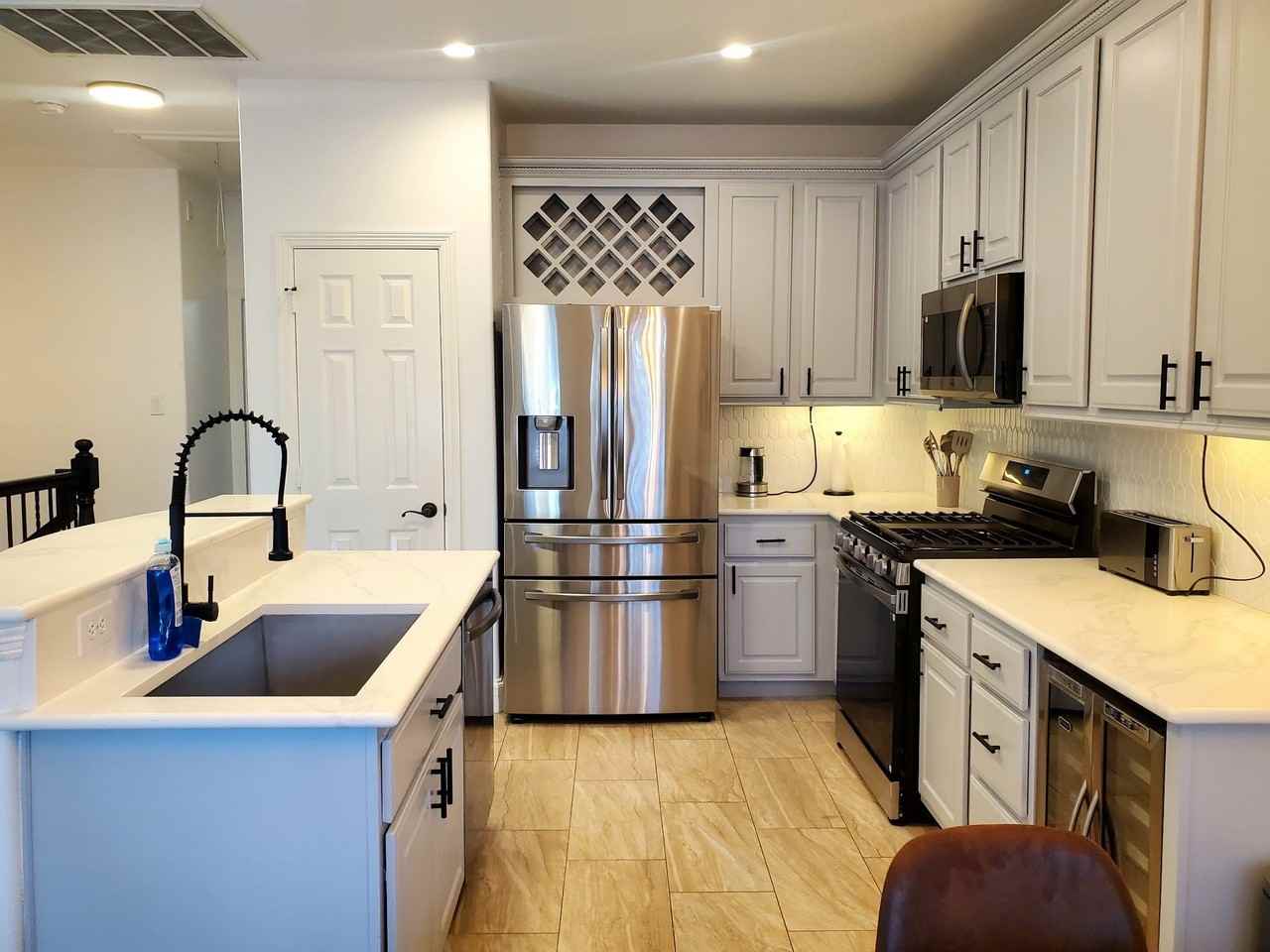 5250 Washington Ave - Photo 4 of 19