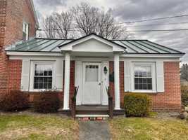 featured image of 2 Long Farm Ter