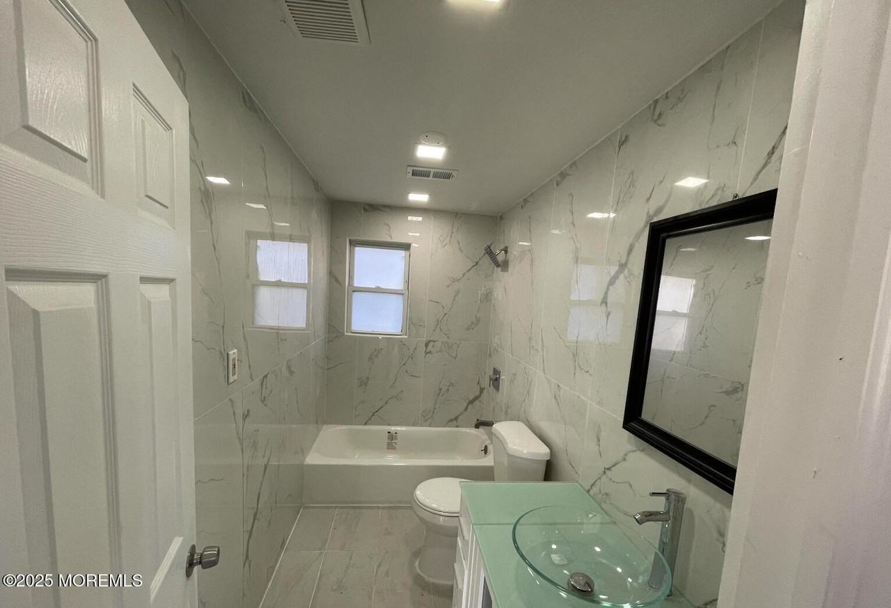 28 Norwood Ave - Photo 2 of 7