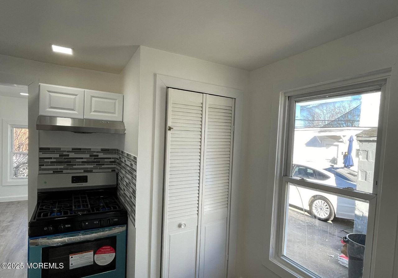 28 Norwood Ave - Photo 3 of 7