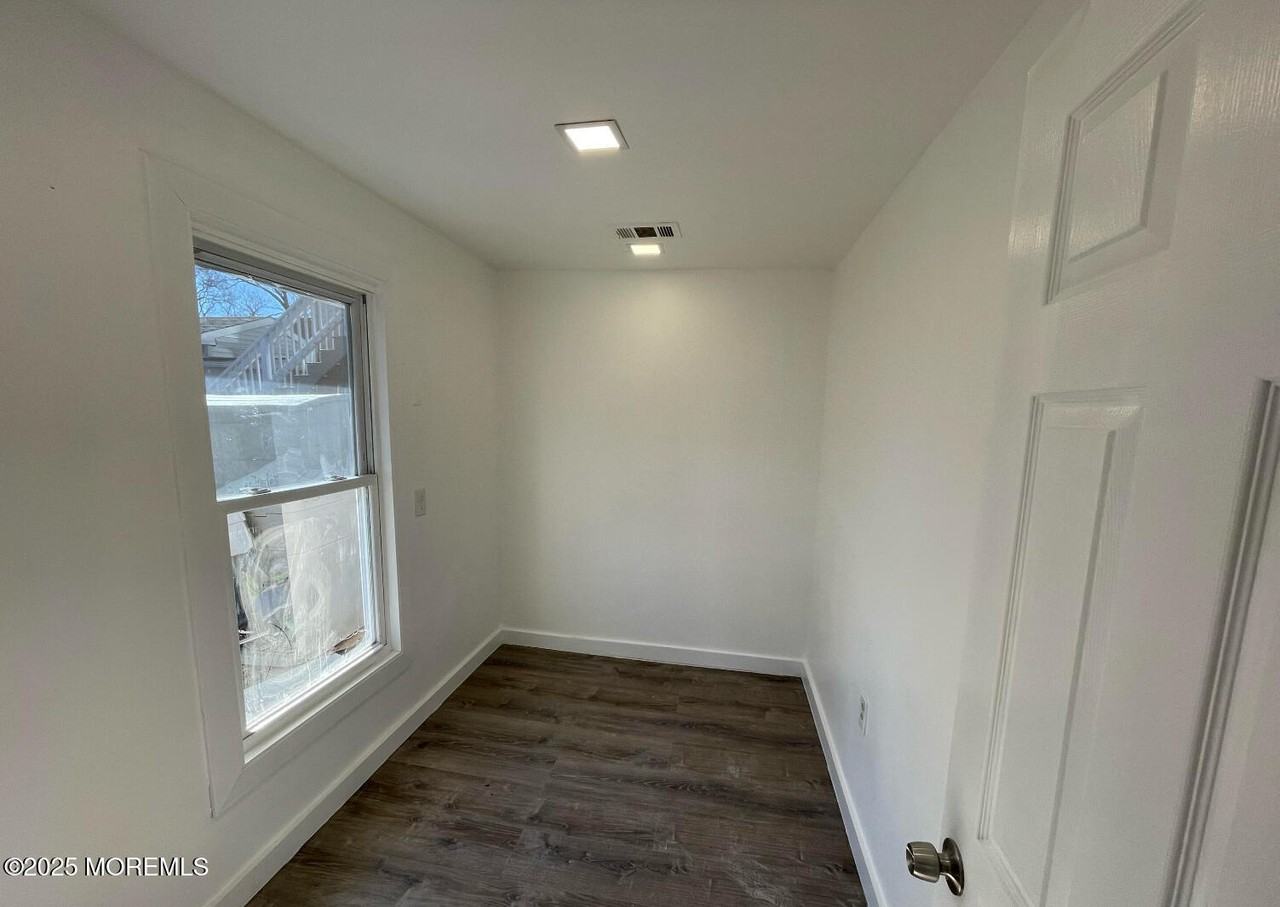 28 Norwood Ave - Photo 5 of 7