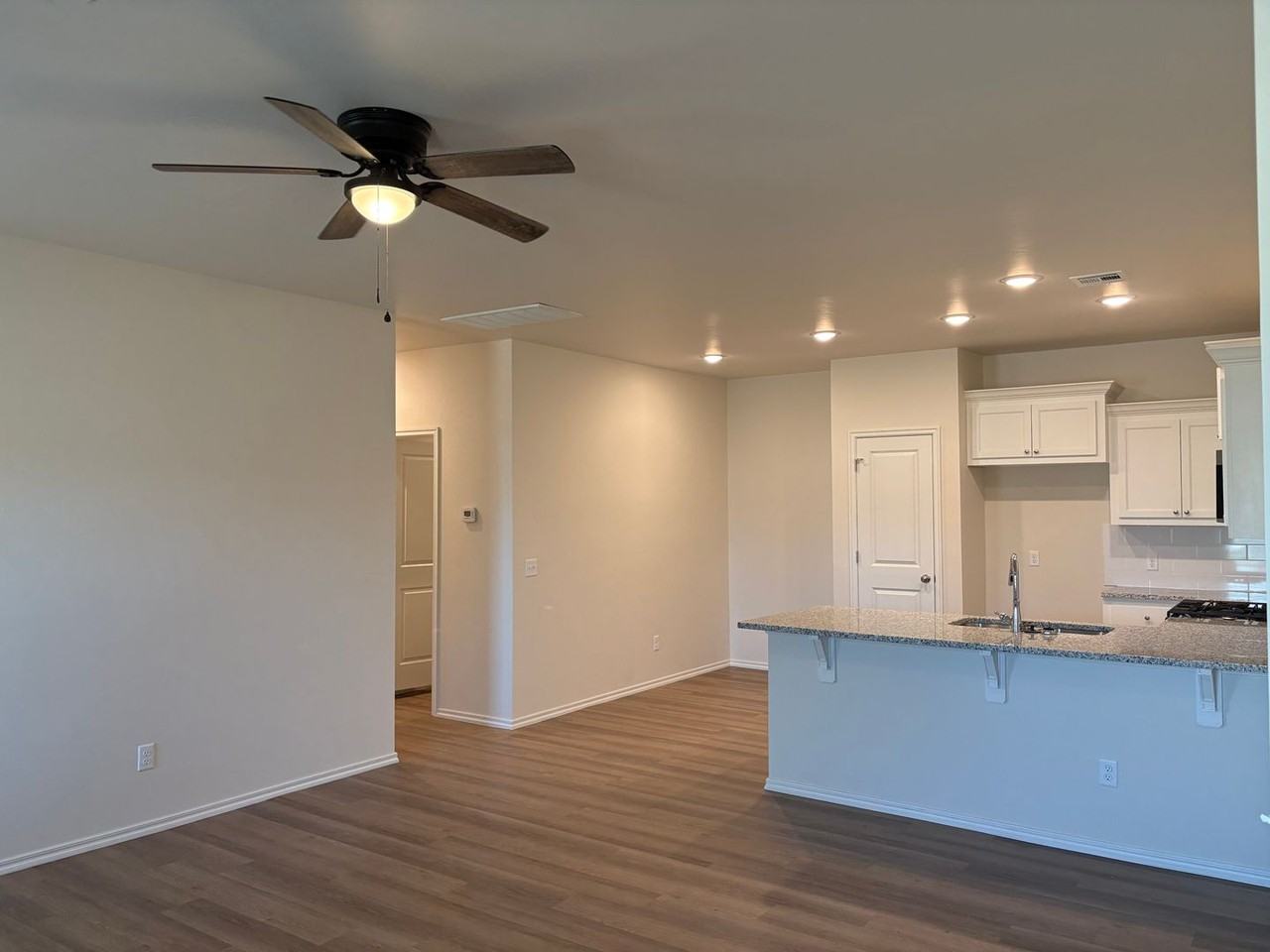 819 S Wilson Ave - Photo 7 of 21