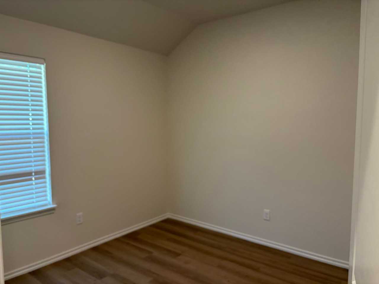 821 S Wilson Ave - Photo 5 of 18