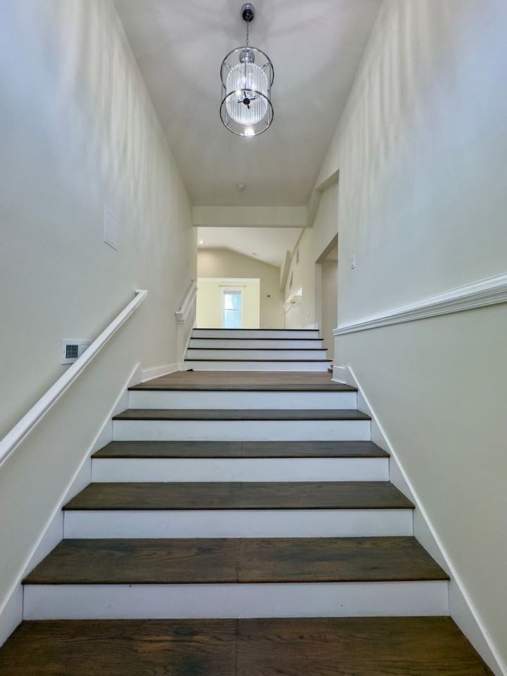 1820 Pine Ave - Photo 2 of 34