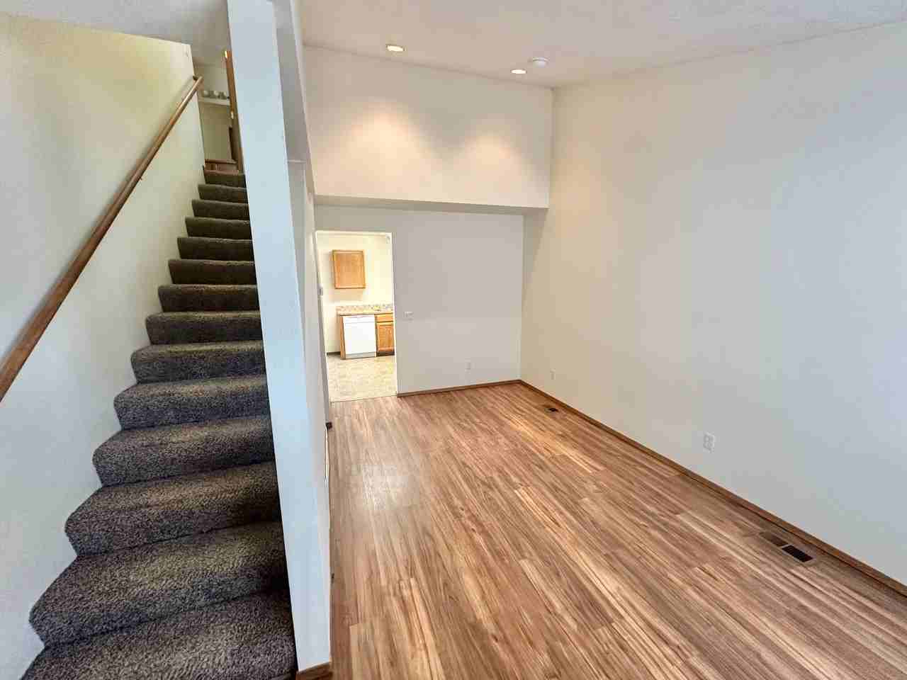 107 N Caton St - Photo 3 of 36