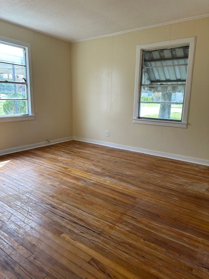 1509 W 36th St - Photo 7 of 20