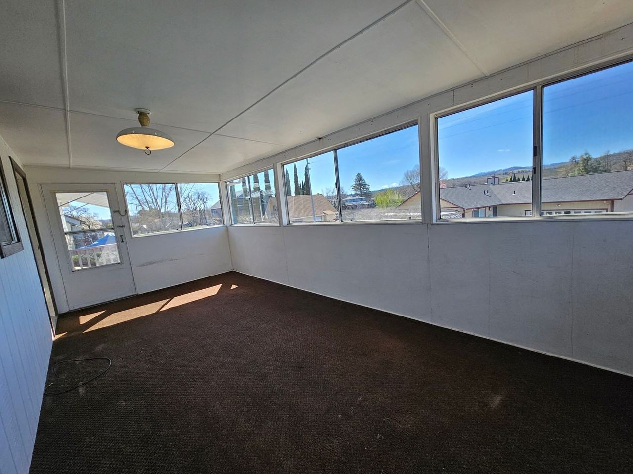 15384 Highland Ave - Photo 2 of 17