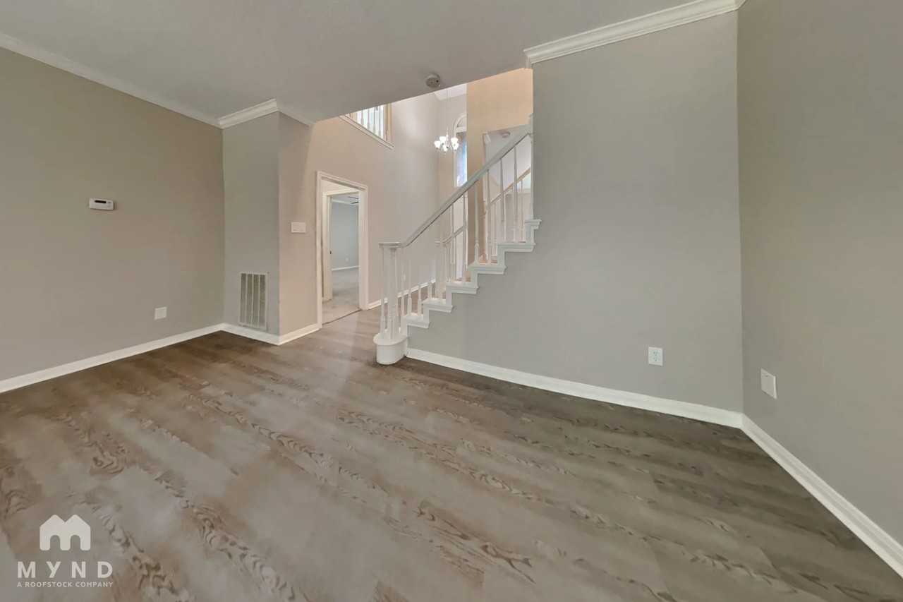 104 Lake Point Ct - Photo 2 of 23