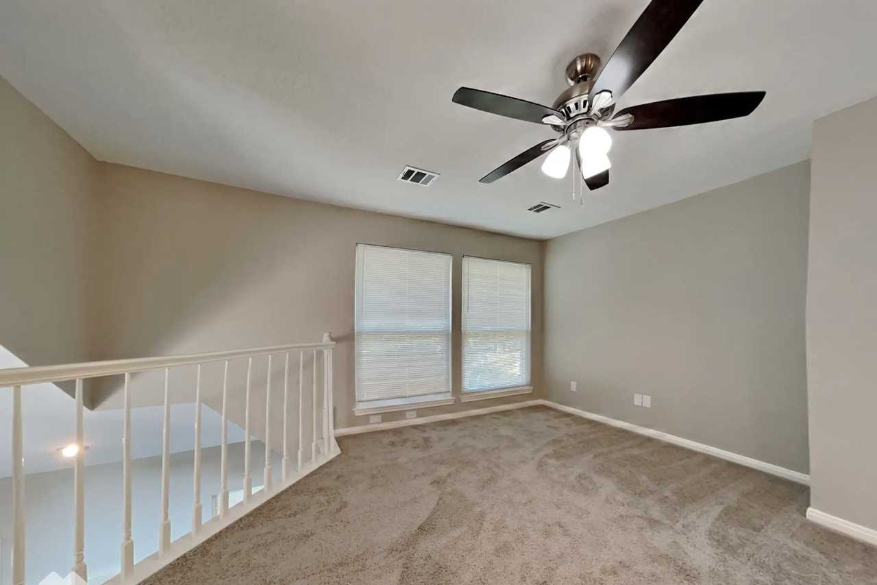 104 Lake Point Ct - Photo 3 of 23