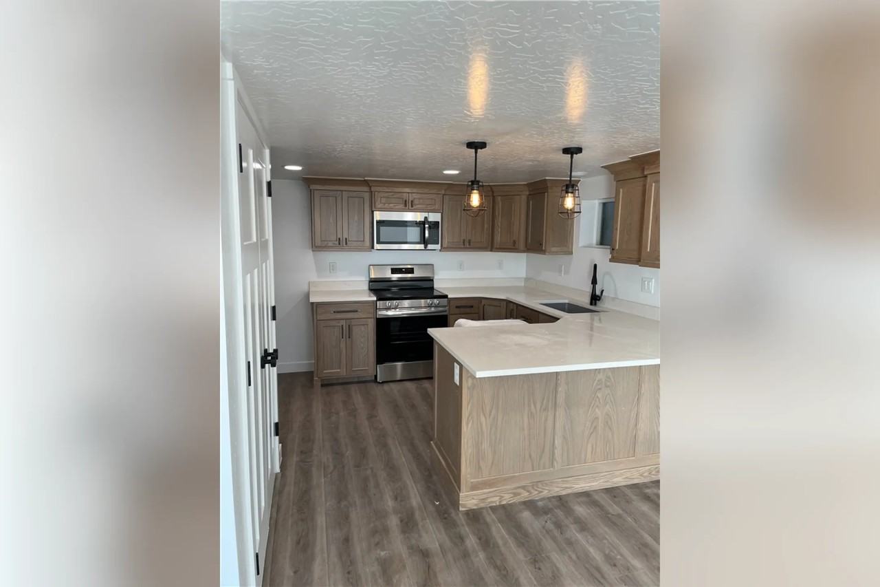 135B N 500 E - Photo 2 of 12