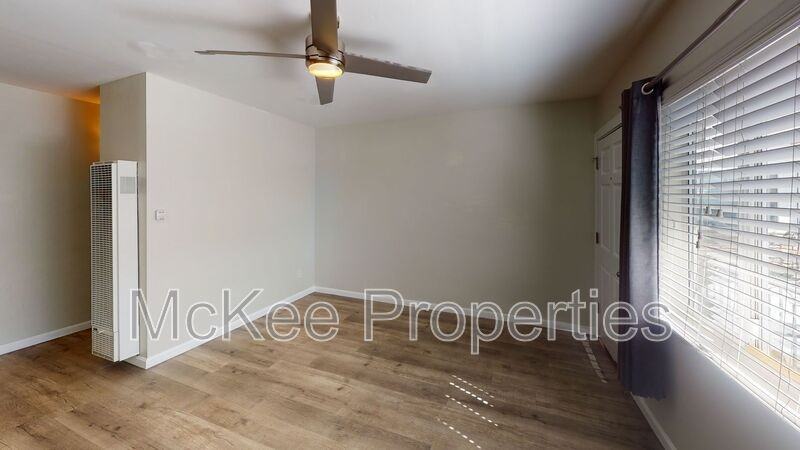 206 Fir St - Photo 4 of 10