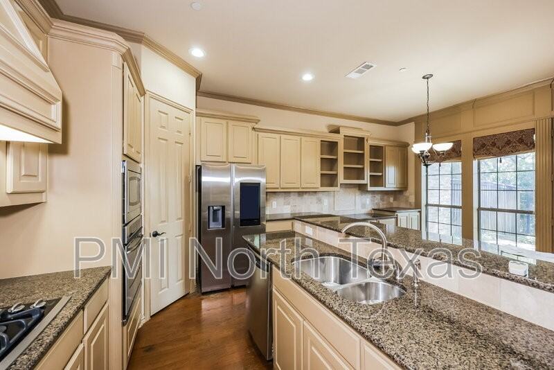 5379 Balmoral Dr - Photo 3 of 19