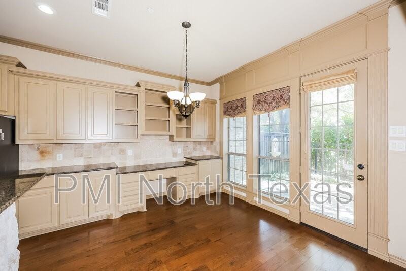 5379 Balmoral Dr - Photo 5 of 19