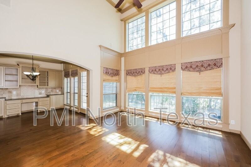 5379 Balmoral Dr - Photo 6 of 19