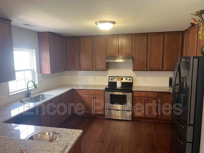 4504 Bay Point Dr - Photo 4 of 19