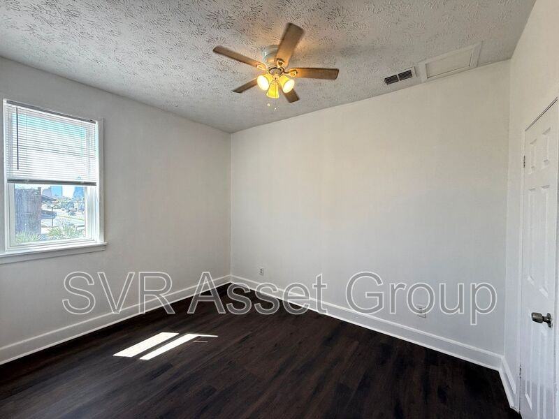 11 E 7th St #5 - Photo 5 of 10