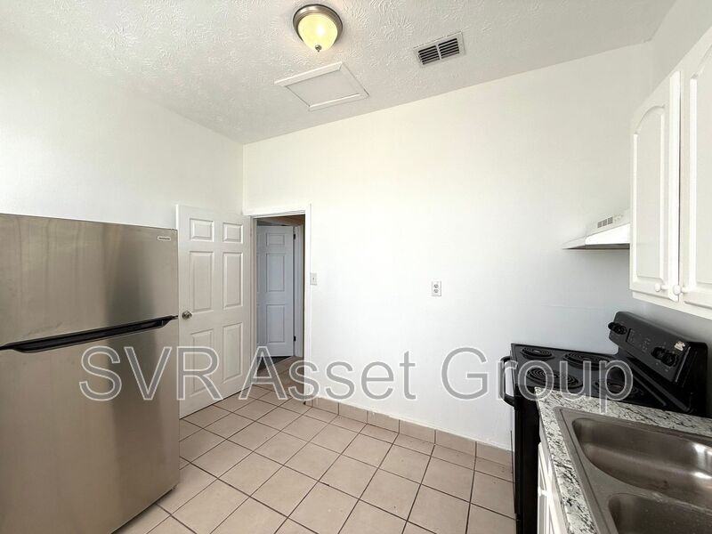 11 E 7th St #5 - Photo 6 of 10