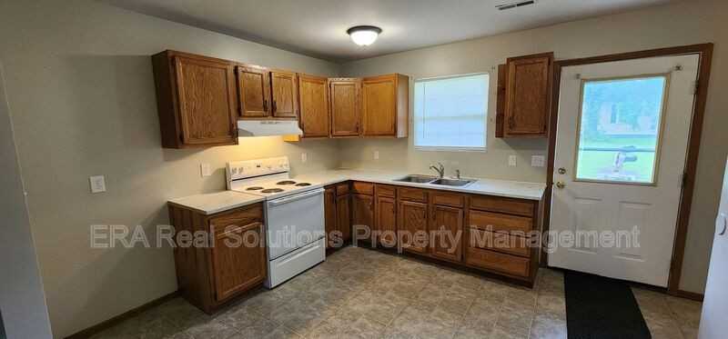 350 Elm St #A - Photo 3 of 11