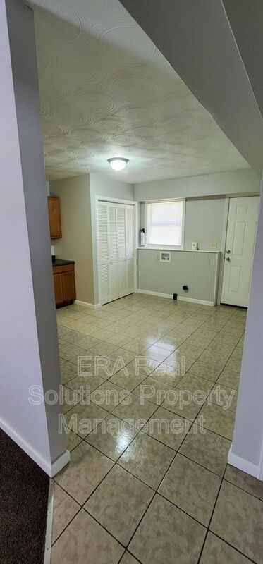 216 W Temple St - Photo 4 of 12