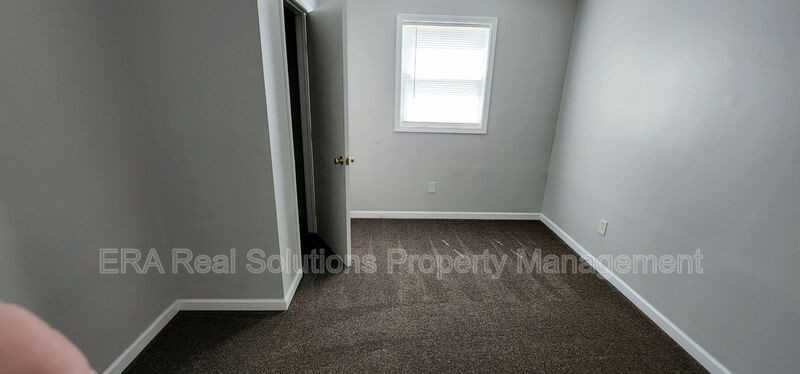 216 W Temple St - Photo 6 of 12