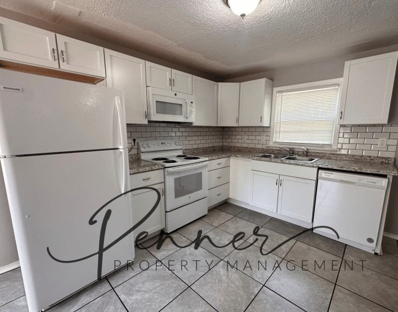 7843 Smalley Ave - Photo 3 of 11