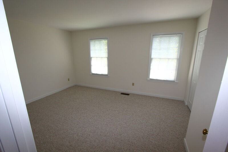 2404 Barnside Cir - Photo 3 of 9