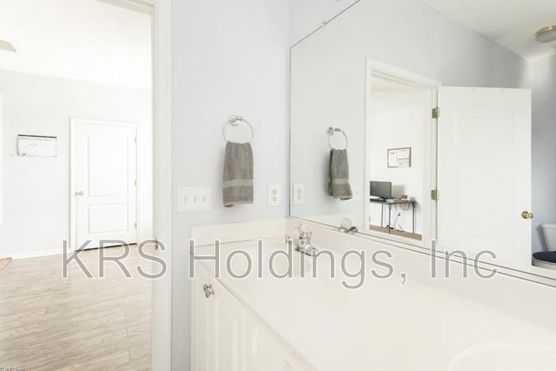 1075 Grand Oak Ln - Photo 7 of 10