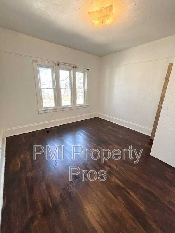 2838 N 16th St - Photo 3 of 9