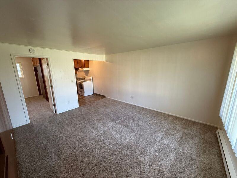 586 Ford St Se - Photo 3 of 11