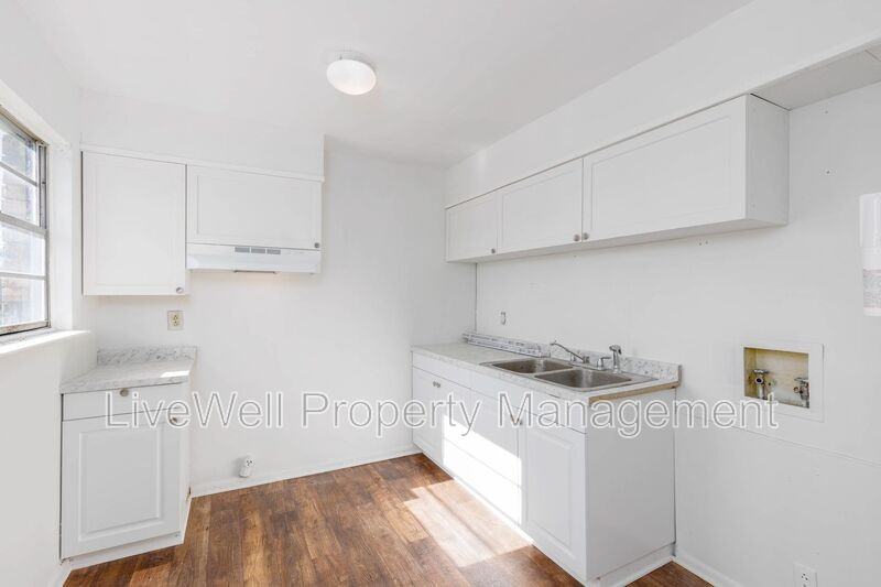 1116 Hall St #E - Photo 3 of 22