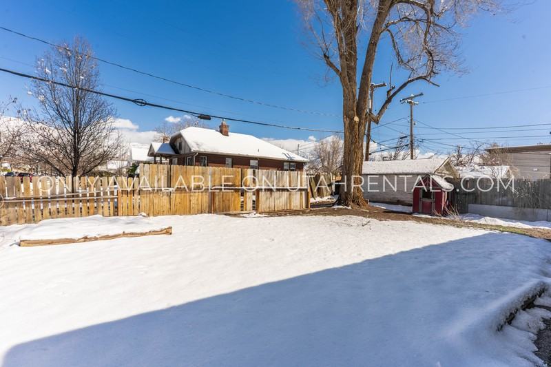 1506 E Redondo Ave - Photo 3 of 17