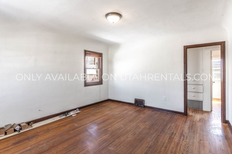 1506 E Redondo Ave - Photo 5 of 17