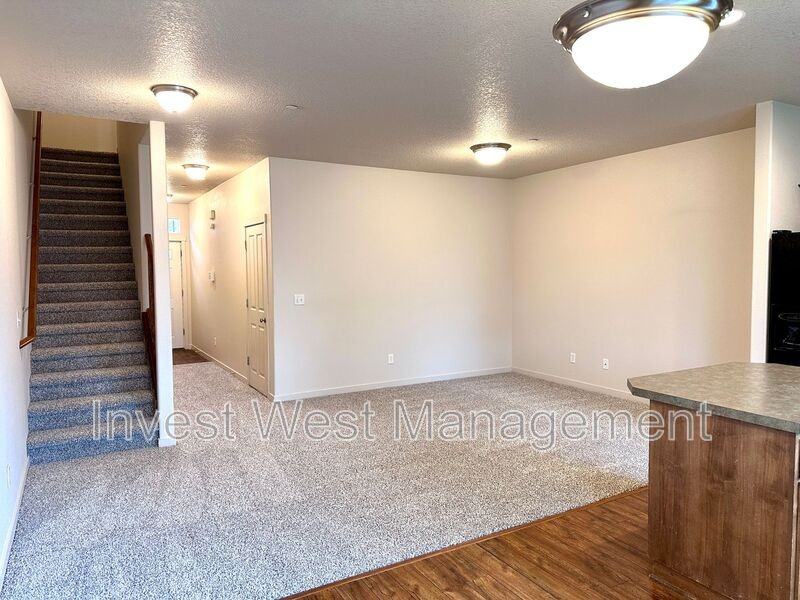 5215 Neplace - Photo 3 of 27