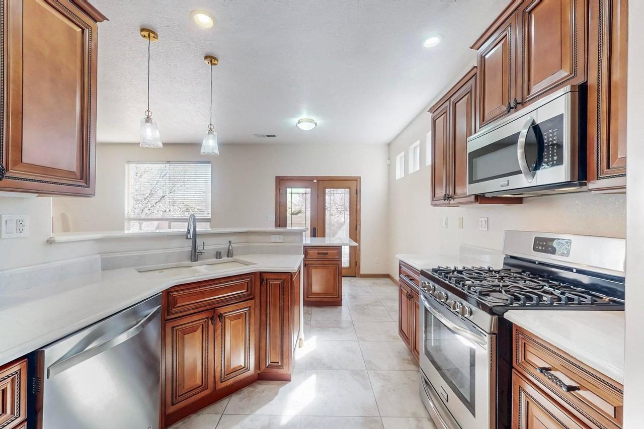 1116 Calle Corvo Ne - Photo 3 of 36